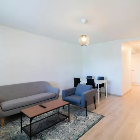 Spacious For 6 *